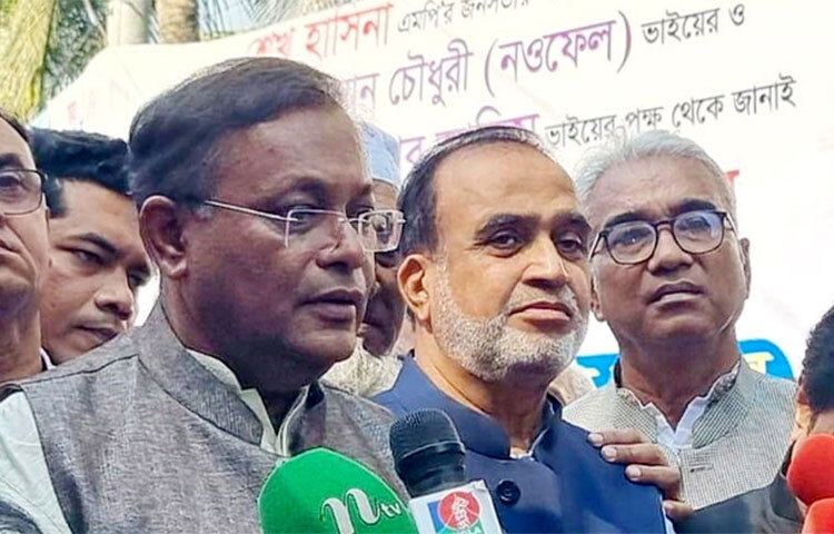 প্রধানমন্ত্রীর জনসভা চট্টগ্রামে ব্যাপক সাড়া ফেলেছে, মানুষের মধ্যে উৎসাহ-উদ্দীপনা সৃষ্টি হয়েছে বলে মন্তব্য করেছেন তথ্য ও সম্প্রচারমন্ত্রী এবং আওয়ামী লীগের যুগ্ম সাধারণ সম্পাদক ড. হাছান মাহমুদ। তিনি বলেন, আমরা আশা করছি পলোগ্রাউন্ডে আমাদের জনসভাস্থল পূর্ণ হয়ে মাঠের বাইরে আরও ৮-১০ গুণ মানুষ হবে ইনশাআল্লাহ। বাস্তবিক অর্থে এটিই হবে। আজ বেলা সাড়ে ১১টায় চট্টগ্রাম মহানগর উত্তর ও দক্ষিণ জেলা আওয়ামী লীগ নেতাদের নিয়ে প্রধানমন্ত্রীর জনসভাস্থল পরিদর্শন শেষে তথ্যমন্ত্রী এ কথা বলেন। ছবি: জাগো নিউজ
