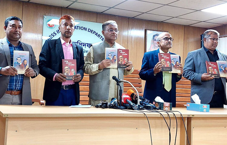 তথ্য ও সম্প্রচারমন্ত্রী ড. হাছান মাহমুদ বলেছেন, যেসব দেশ মানবাধিকারের নামে বাংলাদেশ সরকারকে চাপে রাখতে চায় সেসব দেশেই চরমভাবে মানবাধিকার লঙ্ঘিত হচ্ছে। আজ সচিবালয়ে তথ্য অধিদপ্তরের সম্মেলন কক্ষে দুটি বইয়ের মোড় উন্মোচন ও সাংবাদিকদের সঙ্গে মতবিনিময়কালে এক প্রশ্নের জবাবে তিনি এসব কথা বলেন। ছবি: জাগো নিউজ