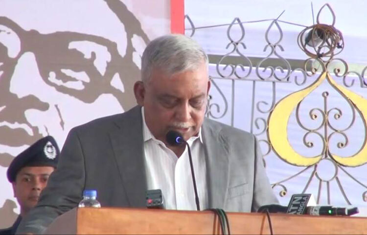 স্বরাষ্ট্রমন্ত্রী আসাদুজ্জামান খান কামাল বলেছেন, বিএনপির শান্তিপূর্ণ কর্মসূচিতে বাধা নেই। তবে বিএনপির গণ-অবস্থানের নামে কোনো জনদুর্ভোগ সহ্য করা হবে না। আজ সকালে ঢাকা মেট্রোপলিটন পুলিশ (ডিএমপি) সদর দপ্তরে মুজিব কর্নারের উদ্বোধন শেষে সাংবাদিকদের প্রশ্নের জবাবে এ কথা বলেন তিনি। ছবি: মাহবুব আলম