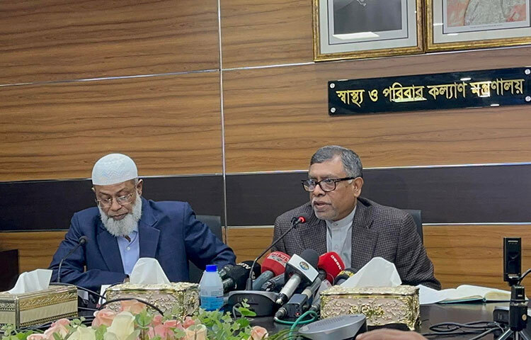 দেশে নিপাহ ভাইরাস এখন নিয়ন্ত্রণে রয়েছে বলে জানিয়েছেন স্বাস্থ্য ও পরিবার কল্যাণ মন্ত্রী জাহিদ মালেক। আজ সচিবালয়ে স্বাস্থ্যসেবা সংক্রান্ত সমসাময়িক বিষয়ে প্রেস ব্রিফিংয়ে মন্ত্রী এ কথা জানান। ছবি: জাগো নিউজ