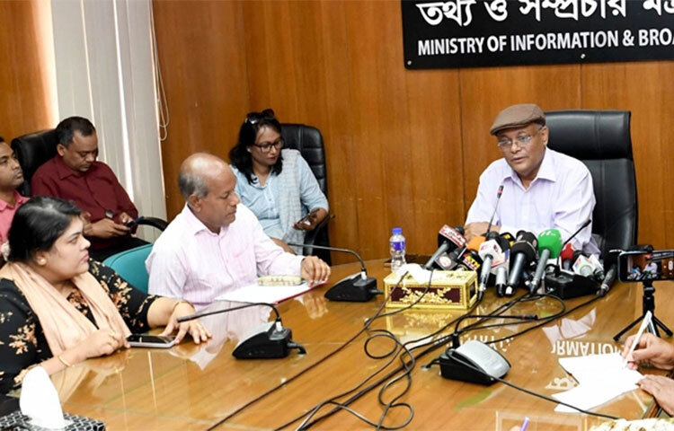 ভারতের চেয়ে বাংলাদেশে বিদ্যুতের দাম এখনও কম বলে মন্তব্য করেছেন তথ্য ও সম্প্রচারমন্ত্রী এবং আওয়ামী লীগের যুগ্ম সাধারণ সম্পাদক ড. হাছান মাহমুদ। আজ সচিবালয়ে তথ্য ও সম্প্রচার মন্ত্রণালয়ে সমসাময়িক বিষয়ে সাংবাদিকদের সঙ্গে মতবিনিময়কালে এক প্রশ্নের জবাবে তিনি এ কথা বলেন। ছবি: জাগো নিউজ