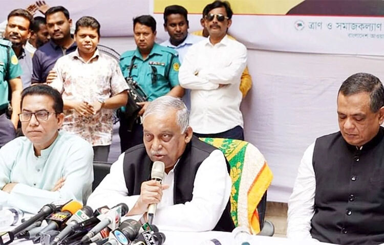 ডিজিটাল নিরাপত্তা আইন ও মারামারির মামলায় গ্রেফতার 
চিত্রনায়িকা মাহিয়া মাহিকে সুনির্দিষ্ট অভিযোগের ভিত্তিতে গ্রেফতার করা হয়েছে বলে জানিয়েছেন স্বরাষ্ট্রমন্ত্রী আসাদুজ্জামান খান কামাল। শনিবার (১৮ মার্চ) তেজগাঁওয়ে বঙ্গবন্ধুর জন্মদিন উপলক্ষে এক অনুষ্ঠান যোগদান শেষে সাংবাদিকদের এ কথা জানান তিনি। ছবি: বিপ্লব দিক্ষিৎ