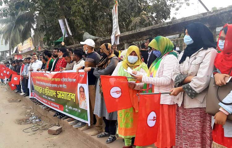 সমাবেশ থেকে বক্তারা আগামী এক সপ্তাহের মধ্যে মুক্তিযোদ্ধা কোটা পুনর্বহাল করা না হলে কঠোর আন্দোলন ও উচ্চ আদালতে যাওয়া হবে বলে জানান। ছবি: জাগো নিউজ