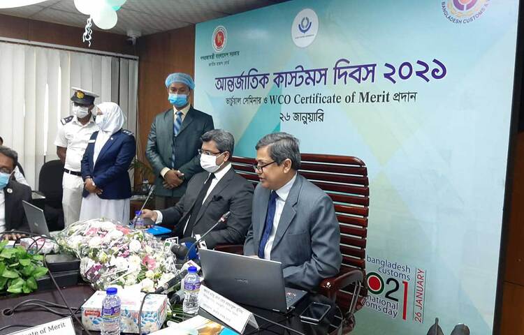 আজ আন্তর্জাতিক কাস্টম দিবসে তিনটি প্রতিষ্ঠান ও ১৭ কর্মকর্তাকে ওয়ার্ল্ড কাস্টমস অর্গানাইজেশন (ডব্লিউসিও) সার্টিফিকেট অব মেরিট সম্মাননা দিয়েছে জাতীয় রাজস্ব বোর্ড (এনবিআর)। ছবি: জাগো নিউজ
