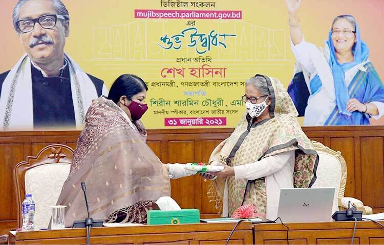 জাতীয় সংসদ ভবনে আয়োজিত এক অনুষ্ঠানে প্রধানমন্ত্রী শেখ হাসিনাকে ল্যাপটপ ও বই উপহার দিয়েছেন স্পিকার ড. শিরীন শারমিন চৌধুরী। ছবি: পিআইডি