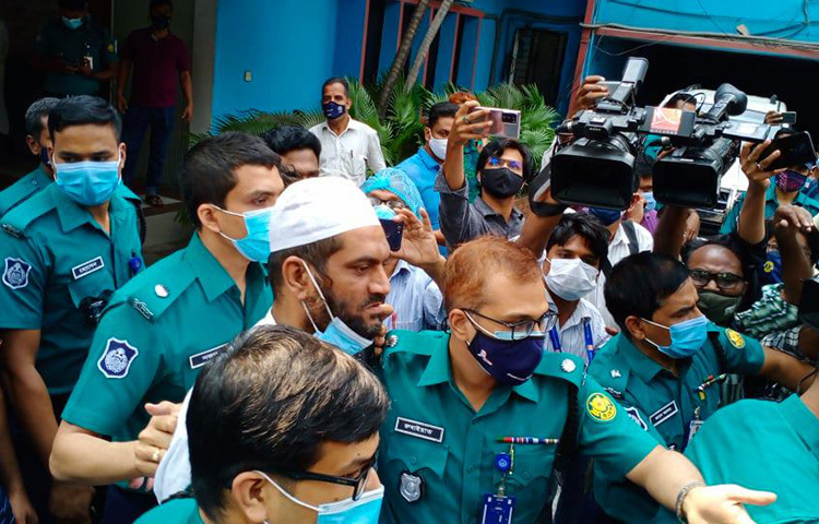 ডিবির যুগ্ম কমিশনার মাহবুব আলম জাগো নিউজকে মামুনুল হককে গ্রেফতারের বিষয়টি নিশ্চিত করেছেন। ছবি: মাহবুব আলম