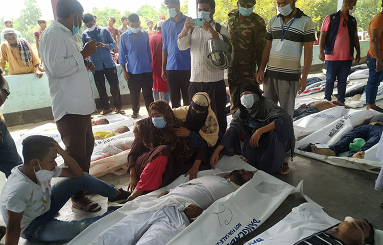 স্পিডবোট দুর্ঘটনায় মৃতদের লাশ। ছবি: জাগো নিউজ