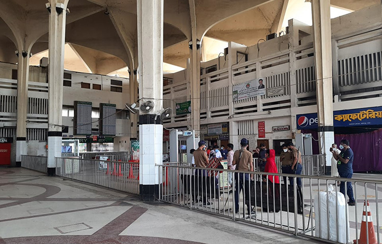 পরিষ্কার-পরিচ্ছন্ন কমলাপুর রেলস্টেশন। ছবি: বিপ্লব দিক্ষিৎ