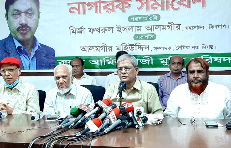 বিএনপি মহাসচিব মির্জা ফখরুল ইসলাম আজ জাতীয় প্রেস ক্লাবে সাংবাদিক রুহুল আমিন গাজী মুক্তি পরিষদ আয়োজিত এক নাগরিক সমাবেশে বক্তৃতা করেন। ছবি: বিপ্লব দিক্ষিৎ