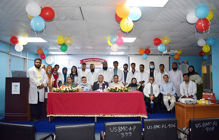 ইউএস-বাংলা মেডিকেল কলেজের প্রথম ব্যাচ ইন্টার্নি চিকিৎসকদের বিদায় সংবর্ধনা অনুষ্ঠিত হয়েছে। ছবি: জাগো নিউজ
