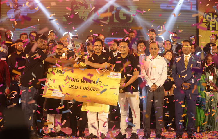 রাজধানীর আগারগাঁওয়ে আজ বাংলাদেশ ফিল্ম আর্কাইভ মাল্টিপারপাস অডিটোরিয়ামে ‘বঙ্গবন্ধু ইনোভেশন গ্র্যান্ট (বিগ) ২০২১’র সমাপনী এবং অ্যাওয়ার্ড বিতরণ করা হয়। তথ্য ও যোগাযোগ প্রযুক্তি বিভাগের প্রতিমন্ত্রী জুনাইদ আহমেদ পলক এ অনুষ্ঠানের সভাপতিত্ব করেন। ছবি: মাহবুব আলম