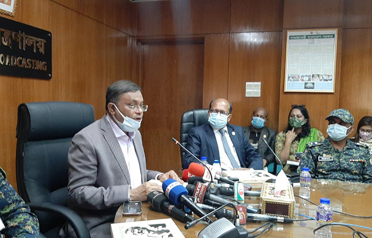 নতুন ইসি গঠনে রাষ্ট্রপতির সংলাপে বিএনপিসহ সবাইকে স্বাগত জানানো উচিত বলেও জানান হাছান মাহমুদ। আজ দুপুরে তথ্য ও সম্প্রচার মন্ত্রণালয়ের সভাকক্ষে জাতির পিতা শেখ মুজিব প্রামাণ্য গ্রন্থের মোড়ক উন্মোচন ও সমসাময়িক বিষয়ে মতবিনিময়কালে তিনি এসব কথা বলেন। ছবি: জাগো নিউজ