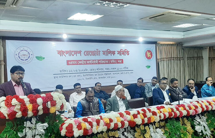 করোনার কারণে দীর্ঘদিন বন্ধ ছিল হোটেল-রেস্তোরাঁগুলো। সেই আর্থিক ক্ষতি এখনো কাটিয়ে উঠতে পারেননি হোটেল-রেস্তোরাঁর মালিকরা। আজ বাংলাদেশ রেস্তোরাঁ মালিক সমিতির ৩৪তম  সভায় এমন তথ্য দেওয়া হয়েছে। ইনস্টিটিউশন অব ডিপ্লোমা ইঞ্জিনিয়ার্স বাংলাদেশ (আইডিইবি) ভবনে অনুষ্ঠিত সভায় সারাদেশের রেস্তোরাঁ মালিকরা উপস্থিত ছিলেন। ছবি: বিপ্লব দিক্ষিৎ