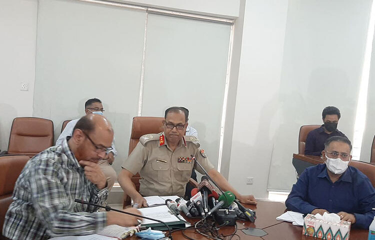 ব্রাহ্মণবাড়িয়ার আশুগঞ্জের যে ফার্মেসি থেকে নাপা সিরাপ কেনা হয়েছিল, সেখান থেকে জব্দ করা বাকি সিরাপ পরীক্ষায় মান সঠিক পাওয়া গেছে বলে জানিয়েছে ঔষধ প্রশাসন অধিদপ্তর। আজ রাজধানীর মহাখালীতে অধিদপ্তরের সভাকক্ষে এক সংবাদ সম্মেলনে এ কথা জানিয়েছেন ঔষধ প্রশাসন অধিদপ্তরের মহাপরিচালক মেজর জেনারেল মোহাম্মদ ইউসুফ। ছবি: বিপ্লব দিক্ষিৎ