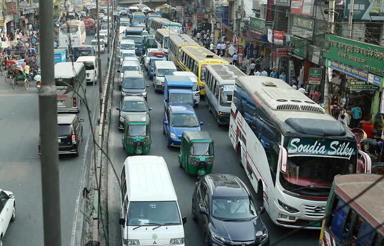 যানজট রাজধানীবাসীকে কিছুতেই যেন ছাড়াছে না। বরং দিন দিন এটি আরও বৃদ্ধি পাচ্ছে। রমজানের সময় এলে যানজট আরও বহুগুণে বৃদ্ধি পায়। ছবি: জাগো নিউজ