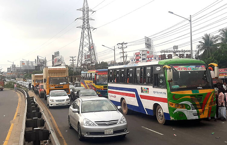 ঈদের ছুটির পর আবারও ব্যস্ত হয়ে উঠছে রাজধানীর বিভিন্ন সড়ক। ছবি: জাগো নিউজ