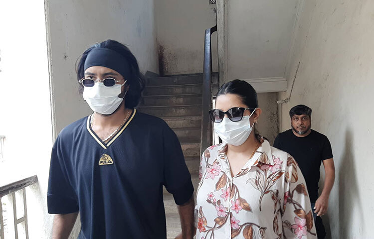 রাজধানীর বনানী থানায় মাদকদ্রব্য নিয়ন্ত্রণ আইনের মামলায় ব্যক্তিগত হাজিরা মওকুফ চেয়ে আবেদন করেছেন ঢাকাই চিত্রনায়িকা পরীমনি। আজ সকাল ১০ টা ১৪ মিনিটে ঢাকার বিশেষ জজ আদালত-১০ এর বিচারক নজরুল ইসলামের আদালতে তিনি হাজিরা দিয়ে এ আবেদন করেন। ছবি: জাগো নিউজ