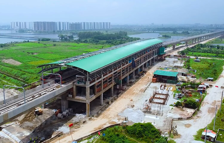 দেশের প্রথম মেট্রোরেলের আইকনিক স্টেশন হিসেবে উত্তরা সেন্টার মেট্রোরেল স্টেশনের মূল অবকাঠামোর নির্মাণকাজ সম্পন্ন হয়েছে। এই আইকনিক স্টেশনসহ তিনটি স্টেশনের এন্ট্রি-এক্সিট (প্রবেশ-বাহির) অবকাঠামো নির্মাণ সম্পন্ন হয়েছে। বাকিগুলোর কাজ চলমান রয়েছে। আজ ঢাকা ম্যাস ট্রানজিট কোম্পানি লিমিটেড (ডিএমটিসিএল) থেকে এসব তথ্য জানানো হয়। ছবি: বিপ্লব দিক্ষিৎ