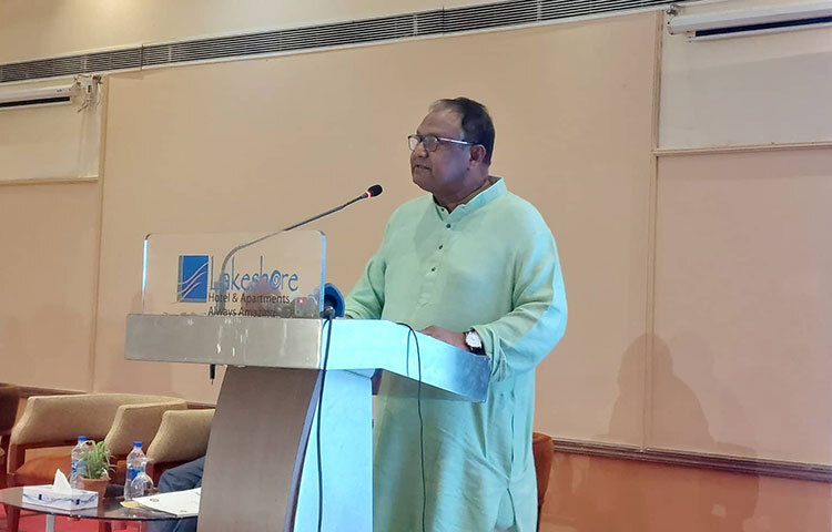 বাণিজ্যমন্ত্রী টিপু মুনশি বলেছেন, জাপান থেকে এখন আমাদের দেশে আরও বেশি বিনিয়োগ দরকার। আজ বিকেলে রাজধানীর গুলশানের লেকশোর হোটেলে জাপান-বাংলাদেশের মধ্যে মুক্ত বাণিজ্য চুক্তি (এফটিএ) ও অর্থনৈতিক অংশীদারত্ব চুক্তি (ইপিএ) শীর্ষক জরিপের ফলাফল উপস্থাপন শীর্ষক সেমিনারে তিনি এসব কথা বলেন। ছবি: বিপ্লব দিক্ষিৎ