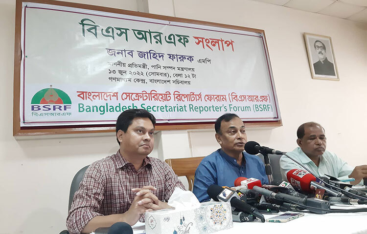 এখনো দেশের নদ-নদীর সঠিক সংখ্যা বের করা যায়নি বলে জানিয়েছেন পানিসম্পদ প্রতিমন্ত্রী জাহিদ ফারুক। আজ সচিবালয়ের গণমাধ্যম কেন্দ্রে ‘বিএসআরএফ সংলাপ’ অনুষ্ঠানে প্রতিমন্ত্রী এ কথা বলেন। বাংলাদেশ সেক্রেটারিয়েট রিপোর্টার্স ফোরাম (বিএসআরএফ) এ সংলাপের আয়োজন করে। ছবি: বিপ্লব দিক্ষিৎ