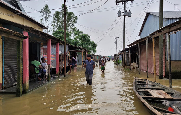 বৃষ্টির পানি ও পাহাড়ি ঢলে হবিগঞ্জে নতুন নতুন এলাকা প্লাবিত হচ্ছে। এরই মধ্যে আজমিরীগঞ্জ ও নবীগঞ্জে কয়েক হাজার পরিবার আশ্রয়কেন্দ্রে অবস্থান নিয়েছে। ছবি: সৈয়দ এখলাছুর রহমান খোকন