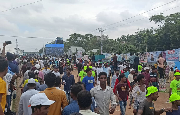 পদ্মা সেতুর উদ্বোধনী অনুষ্ঠানে মানুষের ঢল নামে। ছবি: জাগো নিউজ