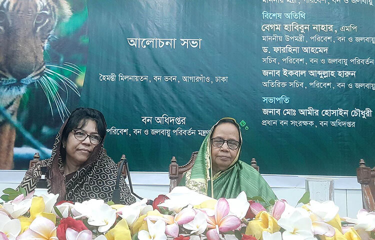 দৈনিক দেশ রূপান্তর পত্রিকার সম্পাদক সাংবাদিক অমিত হাবিবের দ্বিতীয় নামাজে জানাজা জাতীয় প্রেস ক্লাবে অনুষ্ঠিত হয়েছে। আজ বেলা ১১টা ৪২ মিনিটে রাজধানীর জাতীয় প্রেস ক্লাবের টেনিস গ্রাউন্ডে এ জানাজা সম্পন্ন হয়। জানাজায় ইমামতি করেন জাতীয় প্রেস ক্লাবের মসজিদের ইমাম মাওলানা জসিম উদ্দিন। ছবি: মাহবুব আলম
