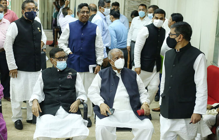 সংবিধানের পঞ্চদশ সংশোধনীর মধ্য দিয়ে তত্ত্বাবধায়ক সরকার ব্যবস্থা বিলুপ্তিকরণ প্রসঙ্গে আওয়ামী লীগ সভাপতিমণ্ডলীর সদস্য আমীর হোসেন আমু বলেছেন, প্রধানমন্ত্রী শেখ হাসিনার সিদ্ধান্ত ছিলো তত্ত্বাবধায়ক সরকার থাকবে। কিন্তু হাইকোর্টের আদেশে সেটা আর রাখা সম্ভব হয়নি। ছবি: জাগো নিউজ