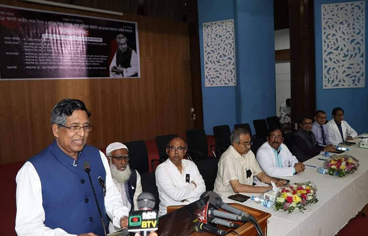 আওয়ামী লীগের প্রেসিডিয়াম সদস্য ও কৃষিমন্ত্রী ড. মো. আব্দুর রাজ্জাক বলেছেন, ‘যারা মানুষকে পুড়িয়ে মেরেছে, স্বাধীনতায় বিশ্বাস করে না। কোনো ধরনের হুমকি-ধমকি দিয়ে হবে না।’ আজ বঙ্গবন্ধু শেখ মুজিব মেডিক্যাল বিশ্ববিদ্যালয়ে জাতীয় শোক দিবস উপলক্ষে আয়োজিত আলোচনা সভায় প্রধান অতিথির বক্তব্যে তিনি এসব কথা বলেন। ছবি: জাগো নিউজ