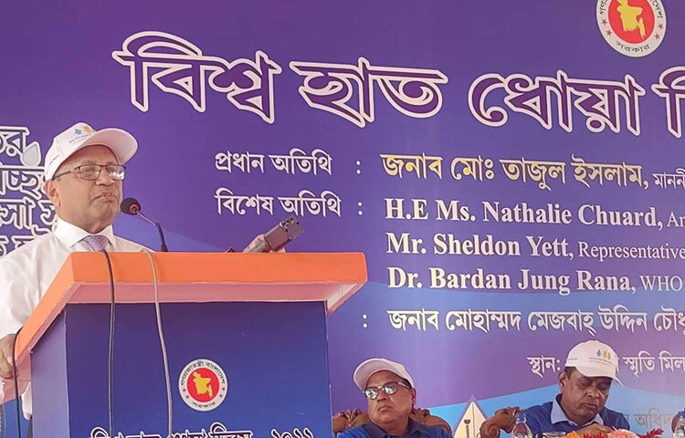 দেশ দুর্নীতিমুক্ত হয়নি এবং এখনো নানান সমস্যা আছে বলে উল্লেখ করেছেন স্থানীয় সরকারমন্ত্রী মো. তাজুল ইসলাম। তিনি বলেছেন, দেশের উন্নয়ন কোথাও থেকে কেউ তাবিজ পড়া বা মন্ত্র দিয়ে করেননি। আজ রাজধানীর ওসমানী স্মৃতি মিলনায়তনে ‘বিশ্ব হাত ধোয়া দিবস ২০২২’ উদযাপন উপলক্ষে স্থানীয় সরকার বিভাগের আওতাধীন জনস্বাস্থ্য প্রকৌশল অধিদপ্তর আয়োজিত এক অনুষ্ঠানে তিনি এসব কথা বলেন। ছবি: বিপ্লব দিক্ষিৎ