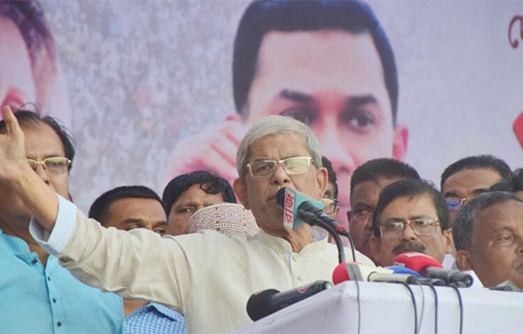 ‘এই সরকার সব খেয়ে ফেলেছে, কিছু বাকি রাখেনি’ বলে মন্তব্য করেছেন বিএনপি মহাসচিব মির্জা ফখরুল ইসলাম আলমগীর। তিনি বলেছেন, ১৫ বছরের অভিজ্ঞতায় দেখেছি, আমাদের যত অর্জন ছিল, যত স্বপ্ন ছিল, সব ধ্বংস করা হয়েছে। আজ বিকেলে রংপুরের ঐতিহাসিক কালেক্টরেট মাঠে বিএনপির বিভাগীয় গণসমাবেশে প্রধান অতিথির বক্তব্যে তিনি এ কথা বলেন। ছবি: জাগো নিউজ