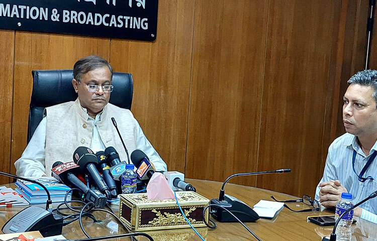 বিএনপি নয়াপল্টনে সমাবেশের মাধ্যমে গন্ডগোল বাঁধাতে চায় বলে মন্তব্য করেছেন তথ্য ও সম্প্রচার মন্ত্রী ড. হাসান মাহমুদ। আজ সচিবালয়ে তথ্য ও সম্প্রচার মন্ত্রণালয়ের সম্মেলন কক্ষে একটি বইয়ের মোড়ক উন্মোচন শেষে তথ্যমন্ত্রী সাংবাদিকদের কাছে এ মন্তব্য করেন। ছবি: জাগো নিউজ
