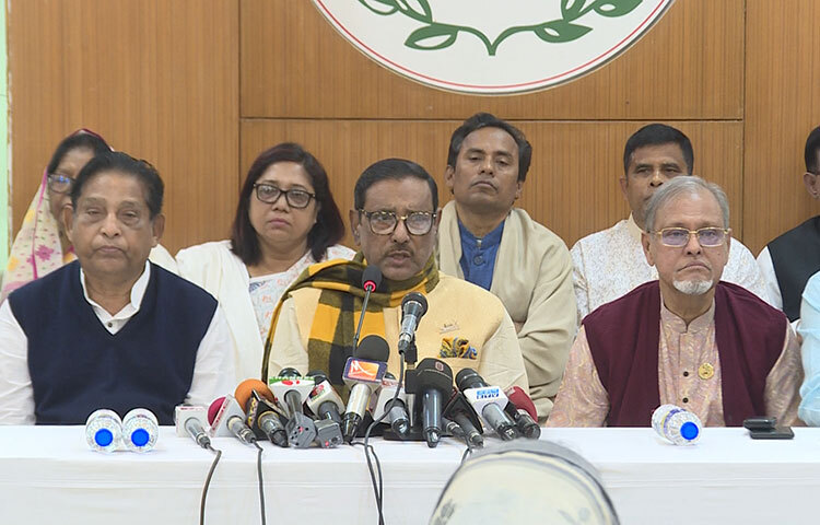 চলতি বছরের ডিসেম্বর দ্বাদশ জাতীয় নির্বাচন হবে বলে আশাবাদ ব্যক্ত করেছেন আওয়ামী লীগের সাধারণ সম্পাদক এবং সড়ক পরিবহন ও সেতুমন্ত্রী ওবায়দুল কাদের। আজ সকালে আওয়ামী লীগের কেন্দ্রীয় কার্যালয়ে অনুষ্ঠিত দলের যৌথ সভায় তিনি এ কথা জানান। ছবি: জাগো নিউজ