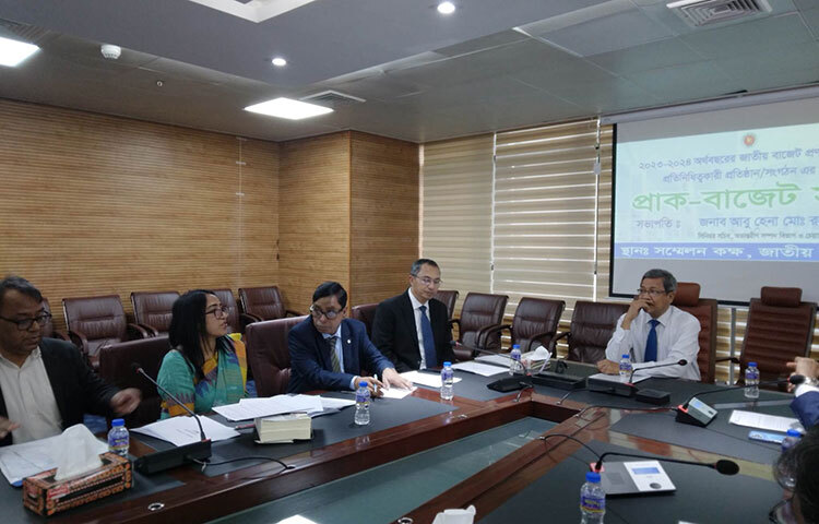 নির্দিষ্ট হারে করে দেওয়া সাপেক্ষে পুঁজিবাজারে বিনিয়োগ করা অর্থের উৎস সম্পর্কে কোনো প্রশ্ন না তোলার বিধান ফের চালু করার প্রস্তাব দিয়েছে চট্টগ্রাম স্টক এক্সচেঞ্জ (সিএসই)। আজ দুপুর আড়াইটায় আগারগাঁওয়ে জাতীয় রাজস্ব বোর্ডের (এনবিআর) সম্মেলনকক্ষে ২০২৩-২৪ অর্থবছরের প্রাক বাজেট আলোচনায় সংগঠনগুলো একাধিক প্রস্তাব তুলে ধরে। ছবি: বিপ্লব দিক্ষিৎ