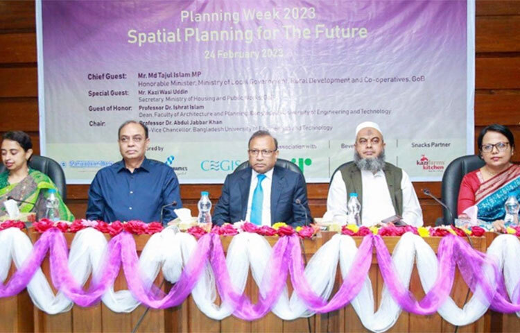 স্থানীয় সরকারমন্ত্রী মো. তাজুল ইসলাম বলেছেন, জাতির জনক বঙ্গবন্ধু শেখ মুজিবুর রহমানের স্বপ্ন সুখী ও সমৃদ্ধশালী জীবন এবং বাংলাদেশের জন্য ২০৪১ সালের মধ্যে স্মার্ট বাংলাদেশ গড়ার লক্ষ্যমাত্রা নির্ধারণ করেছেন প্রধানমন্ত্রী শেখ হাসিনা। আজ ঢাকায় বাংলাদেশ প্রকৌশল বিশ্ববিদ্যালয়ে এক সেমিনারে প্রধান অতিথির বক্তব্যে এ কথা বলেন তিনি। ছবি: জাগো নিউজ