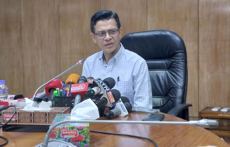 আসছে রমজানে জেলা প্রশাসকদের (ডিসি) কঠোরভাবে বাজার তদারকির নির্দেশ দেওয়া হয়েছে বলে জানিয়েছেন মন্ত্রিপরিষদ সচিব মো. মাহবুব হোসেন। আজ সচিবালয়ে মন্ত্রিসভা বৈঠক শেষে ব্রিফিংয়ে এ কথা জানান মন্ত্রিপরিষদ সচিব মো. মাহবুব হোসেন। ছবি: জাগো নিউজ