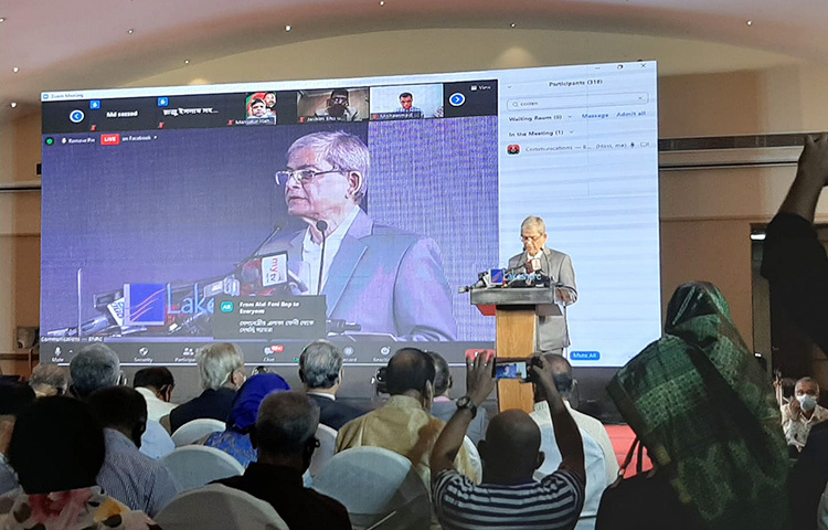 আজ রাজধানীর গুলশানে লেকশোর হোটেলে স্বাধীনতার সুবর্ণজয়ন্তী বছরব্যাপী অনুষ্ঠানমালার উদ্বোধন করেন বিএনপির মহাসচিব মির্জা ফখরুল ইসলাম আলমগীর। ছবি: জাগো নিউজ