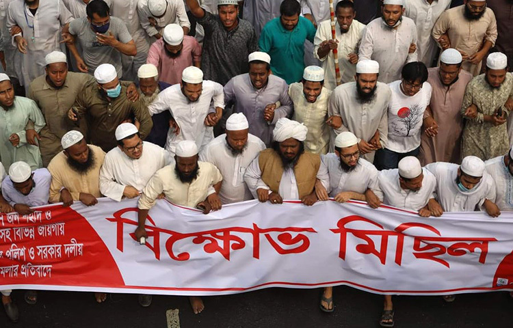 হেফাজতে ইসলামের ডাকা হরতালের সমর্থনে রাজধানীতে বিক্ষোভ মিছিল করে ইসলামী আন্দোলন বাংলাদেশ। মিছিলে দলটির প্রায় কয়েক হাজার নেতাকর্মী অংশ নেন। ছবি: বিপ্লব দিক্ষিৎ