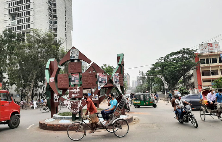 লকডাউনের মধ্যে রাজধানীর গুলিস্তান এলাকার জিরো পয়েন্ট এলাকার চিত্র। ছবি: জাগো নিউজ