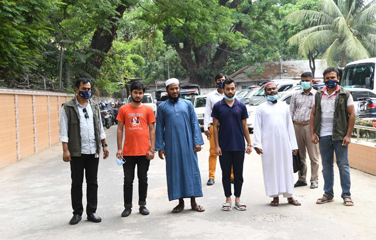 সন্ত্রাসবিরোধী আইনে করা মামলায় নিষিদ্ধ ঘোষিত জঙ্গি সংগঠন আনসার আল ইসলামের চার সদস্যেও আজ সাত দিন করে রিমান্ড মঞ্জুর করেছেন আদালত। ছবি: বিপ্লব দিক্ষিৎ