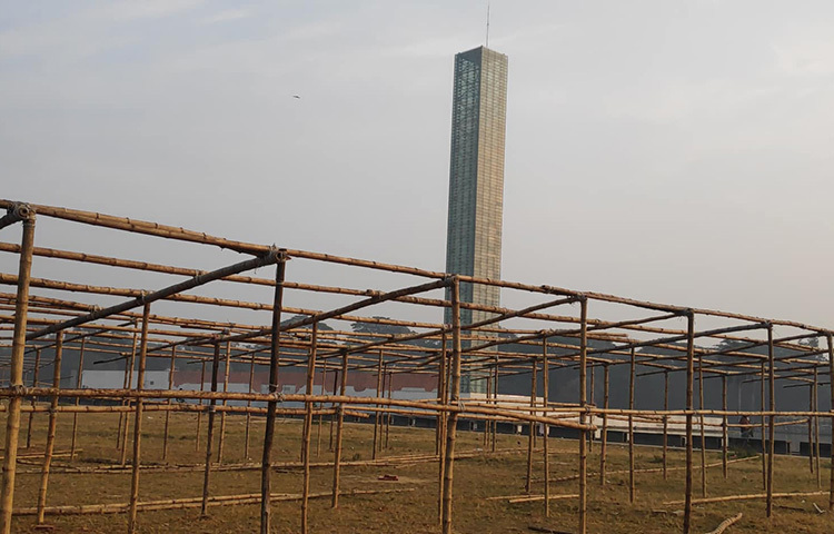 আগামী ১ ফেব্রæয়ারি থেকে ২০২২ সালের অমর একুশে বইমেলা শুরুর প্রস্তুতি শুরু করেছে বাংলা একাডেমি কর্তৃপক্ষ। এ লক্ষ্যে স্টল নির্মাণসহ আনুষঙ্গিক কার্যক্রম শুরুও হয়েছে। ছবি: জাগো নিউজ