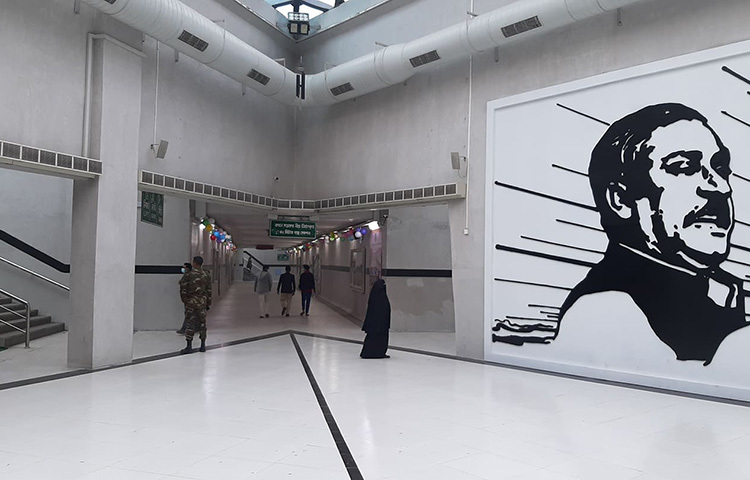 রাজধানীর বিমানবন্দর সড়কের শহীদ রমিজ উদ্দিন ক্যান্টনমেন্ট স্কুল অ্যান্ড কলেজের সামনে। ৪২ মিটার বক্স সেকশনের আন্ডারপাস নির্মাণ করেছে বাংলাদেশ সেনাবাহিনীর ২৪ ও ৩৪ ইঞ্জিনিয়ারিং কনস্ট্রাকশন ব্রিগেড। আন্ডারপাসটির নাম দেওয়া হয়েছে ‘সুর সপ্তক’। ছবি: মাহবুব আলম