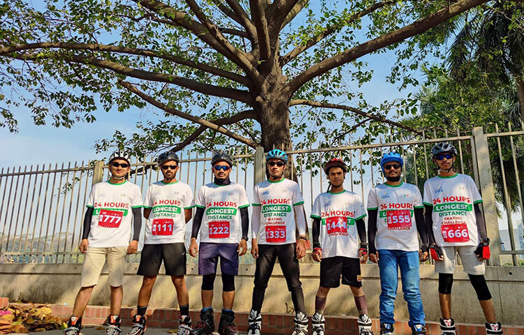 ব্যতিক্রমধর্মী স্পোর্টস প্রোগ্রামের আয়োজন করে শিশু-কিশোর ও যুবসমাজকে শরীরচর্চার প্রতি আগ্রহী করে তুলছে ‘স্কেটিং ৭১’ নামের একটি স্কেটিং সংগঠন। শনিবার (১২ মার্চ) সংগঠনটির সদস্যদের সঙ্গে কথা বলে এমনটিই জানা যায়। ছবি: রাসেল মাহমুদ