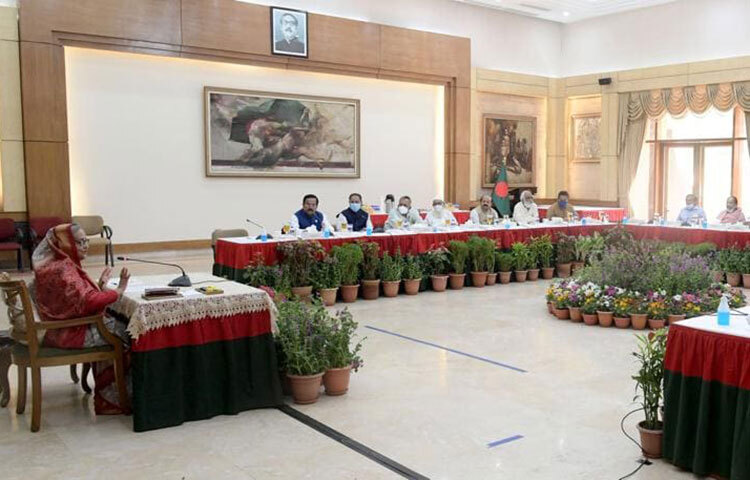 প্রধানমন্ত্রী শেখ হাসিনা রাজধানীর হযরত শাহজালাল আন্তর্জাতিক বিমানবন্দরের সম্প্রসারণ কাজ ত্বরান্বিত করতে সংশ্লিষ্ট কর্তৃপক্ষকে নির্দেশ দিয়েছেন। আজ প্রধানমন্ত্রী তার সরকারি বাসভবন গণভবনে হযরত শাহজালাল আন্তর্জাতিক বিমানবন্দরের সম্প্রসারণ কাজের অগ্রগতি উপস্থাপনা প্রত্যক্ষ করে এ নির্দেশনা দেন। ছবি: জাগো নিউজ