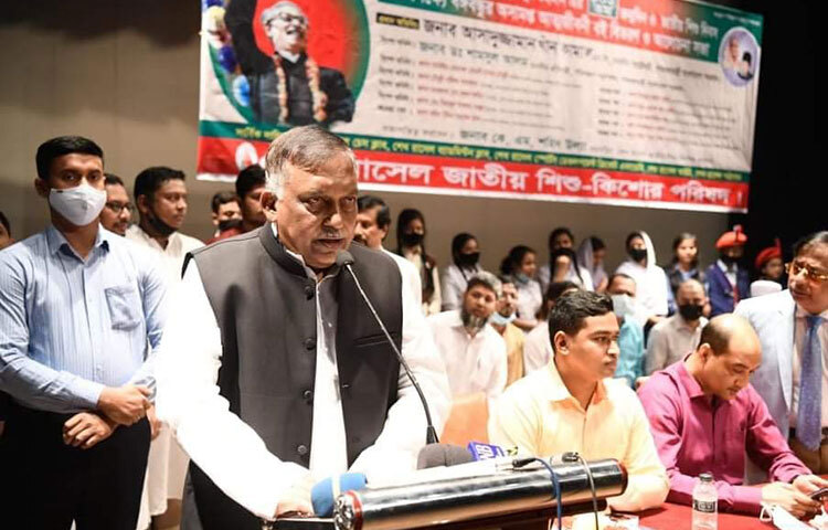 বাংলাদেশের স্বাধীনতার ইতিহাস বিকৃতির চেষ্টা করা হয়েছিল বলে জানিয়েছেন স্বরাষ্ট্রমন্ত্রী আসাদুজ্জামান খান কামাল। আজ জাতীয় জাদুঘরের শেখ ফজিলাতুন নেছা মুজিব হলে আয়োজিত এক আলোচনা সভায় স্বরাষ্ট্রমন্ত্রী এসব কথা বলেন। জাতির পিতা বঙ্গবন্ধু শেখ মুজিবুর রহমানের ১০২তম জন্মবার্ষিকী ও জাতীয় শিশু দিবস উপলক্ষে এ আলোচনা সভার আয়োজন করা হয়। ছবি: জাগো নিউজ