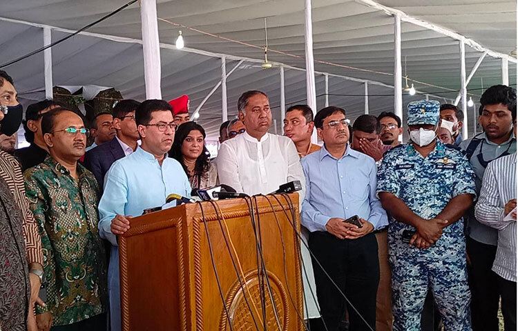 জাতীয় ঈদগাহ এসে ঈদের নামাজ আদায় করার জন্য ঢাকাবাসীকে আহ্বান জানিয়েছেন ঢাকা দক্ষিণ সিটি করপোরেশনের মেয়র শেখ ফজলে নূর তাপস। আজ বেলা ১১ টায় জাতীয় ঈদগাহ পরিদর্শন শেষে এসব কথা বলেন ডিএসসিসি মেয়র। ছবি: বিপ্লব দিক্ষিৎ