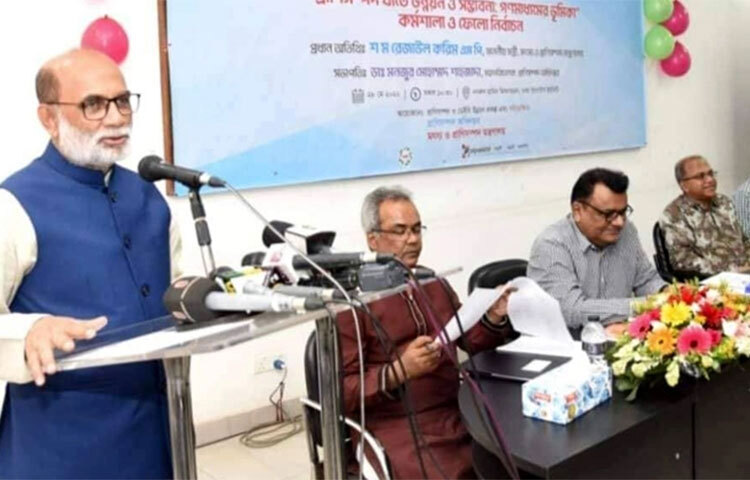 মৎস্য ও প্রাণিসম্পদ মন্ত্রী শ ম রেজাউল করিম বলেছেন, দেশের বিজ্ঞানীদের নিরলস প্রচেষ্টায় বাংলাদেশের প্রাণিসম্পদ খাতে অভূতপূর্ব উন্নয়ন হয়েছে। আজ রাজধানীর ঢাকা রিপোর্টার্স ইউনিটির নসরুল হামিদ মিলনায়তনে ‘প্রাণিসম্পদ খাতে উন্নয়ন ও সম্ভাবনা: গণমাধ্যমের ভূমিকা’ শীর্ষক কর্মশালা ও ফেলো নির্বাচনের উদ্বোধনী অনুষ্ঠানে প্রধান অতিথির বক্তব্যে এসব কথা বলেন তিনি। ছবি: জাগো নিউজ