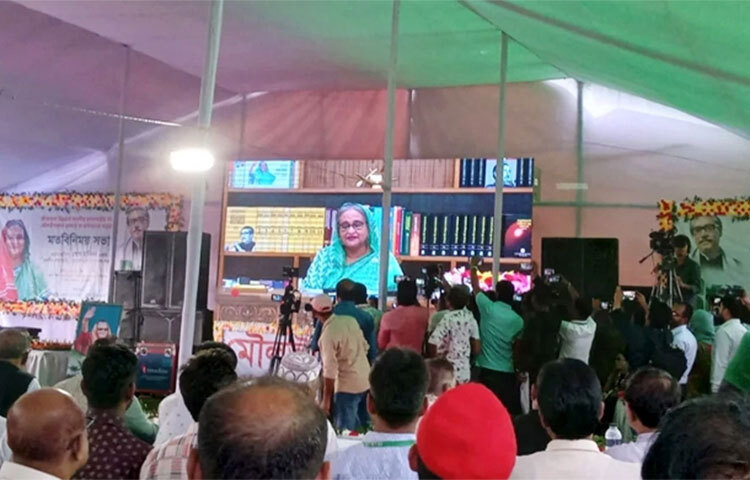 চা শ্রমিকদের ঘর করে দেওয়ার আশ্বাস দিয়েছেন প্রধানমন্ত্রী শেখ হাসিনা। আজ বিকেলে ভিডিও কনফারেন্সে তিনি চা-শ্রমিকদের সঙ্গে মতবিনিময় করেন। এসময় প্রধানমন্ত্রী এ আশ্বাস দেন। ছবি: সংগৃহীত