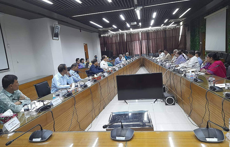 মানুষের মধ্যে গ্রহণযোগ্যতা তৈরি করতে পারলে তবেই আসন্ন দ্বাদশ জাতীয় সংসদ নির্বাচনে ইলেকট্রনিক ভোটিং মেশিন (ইভিএম) ব্যবহার করা হোক, নইলে নয়- এ অভিমত দিয়েছে বাংলাদেশ ন্যাশনাল আওয়ামী পার্টি। আজ নির্বাচন ভবনে নির্বাচন কমিশন (ইসি) আয়োজিত সংলাপে বসে দলটি এ অবস্থানের কথা জানায়। ছবি: জাগো নিউজ