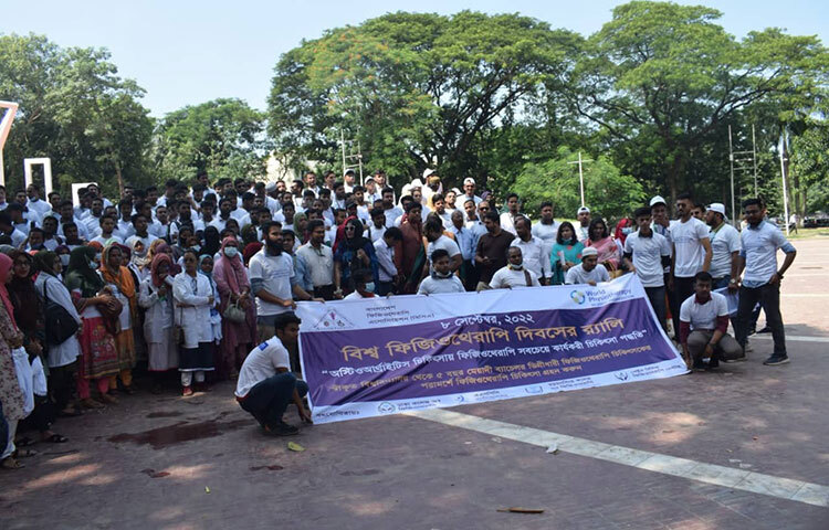 সমাজকল্যাণ মন্ত্রণালয়ের যুগ্ম সচিব ও বাংলাদেশ রিহ্যাবিলিটেশন কাউন্সিলের ভারপ্রাপ্ত রেজিস্ট্রার সৈয়দ মেহদী হাসান বলেছেন, কাউন্সিল আইন বাস্তবায়নে জনবল নিয়োগ প্রয়োজন। এ বিষয়ে স্বাস্থ্য মন্ত্রণালয় খসড়া নীতিমালা প্রস্তুত করেছে। আজ সকালে ফিজিওথেরাপি দিবস উপলক্ষে বাংলাদেশ ফিজিওথেরাপি অ্যাসোসিয়েশনের (বিপিএ) র‌্যালি শেষে সৈয়দ মেহদী হাসান এসব কথা বলেন। ছবি: বিপ্লব দিক্ষিৎ